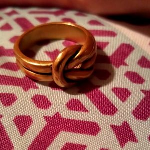Gold knot ring